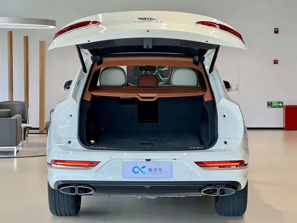 Bentley Bentayga 2025 — фото 18