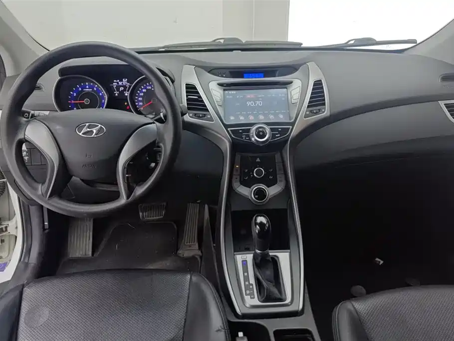 Hyundai Elantra Langdong 2015 — фото 12