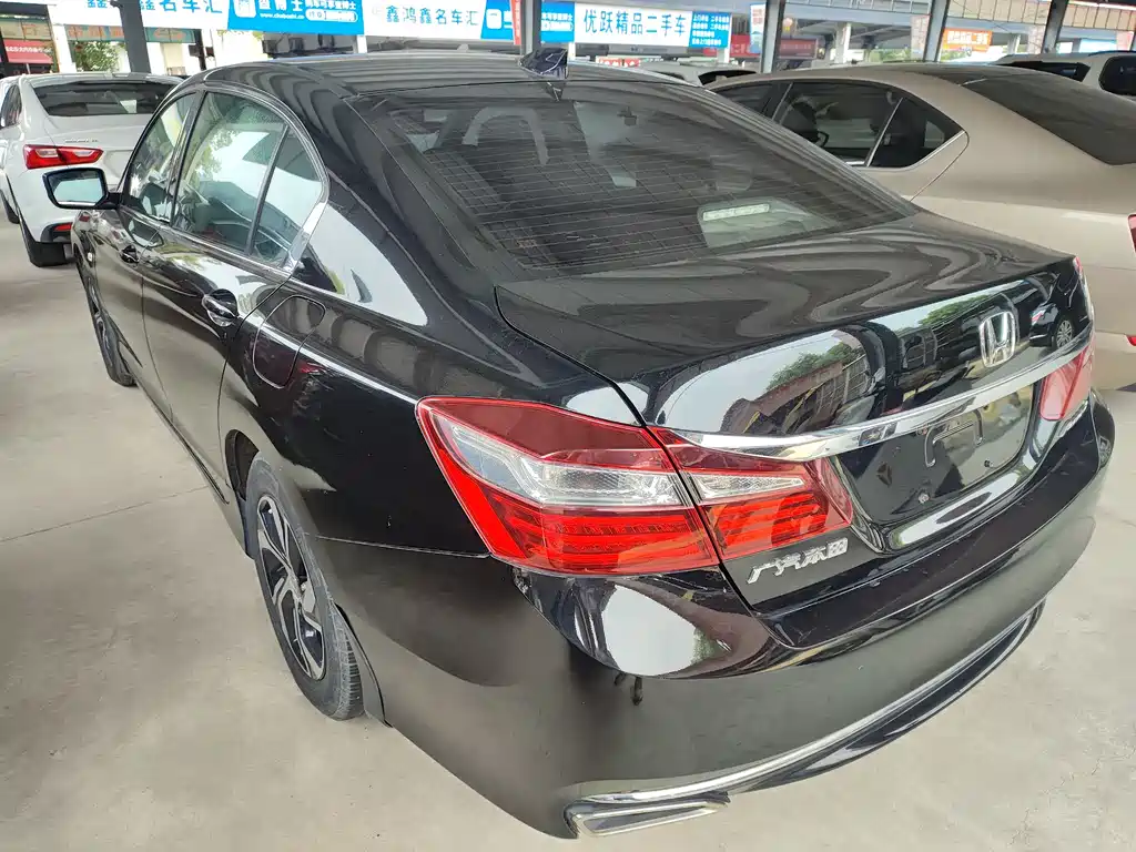 Honda Accord 2018 — фото 15