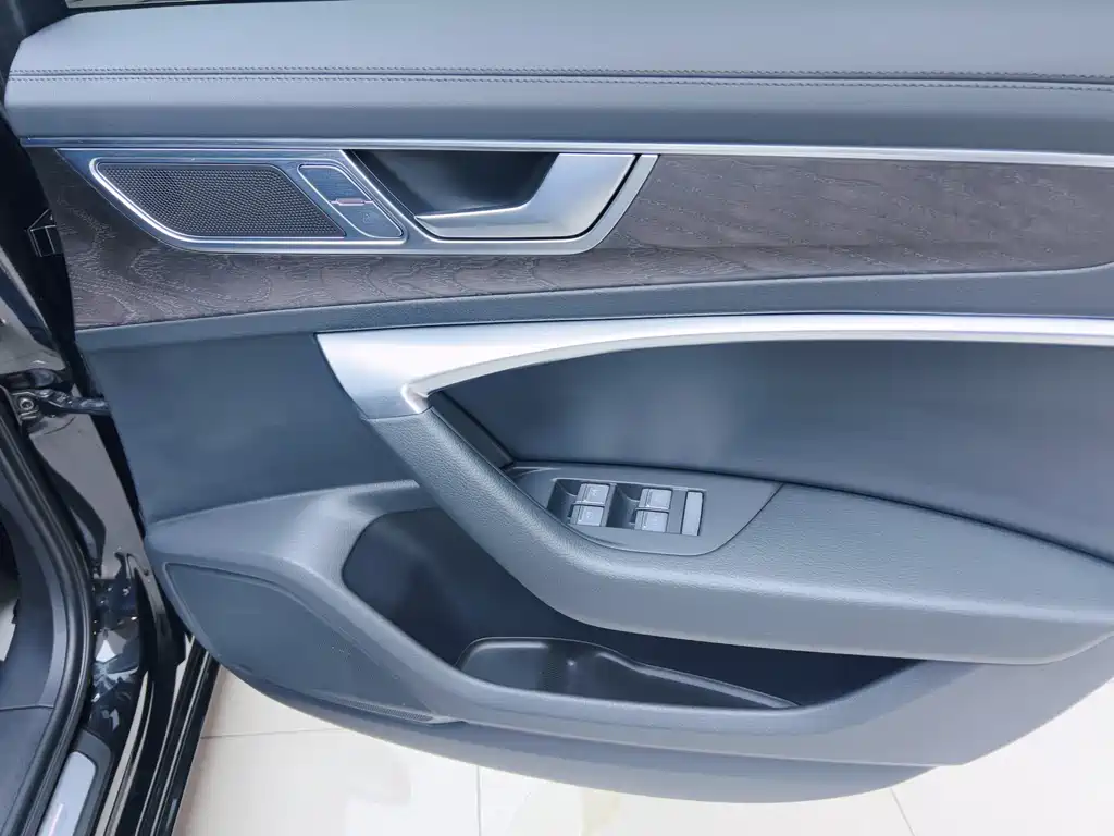 Audi A6L 2023 — фото 13