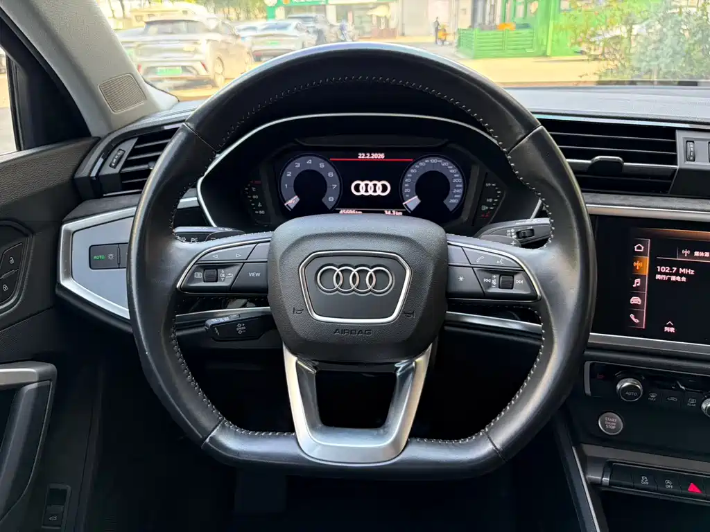 Audi Q3 2020 — фото 14