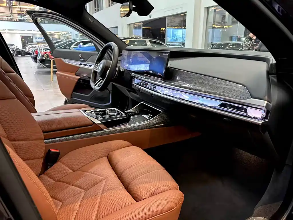 BMW 7 Series 2025 — фото 9