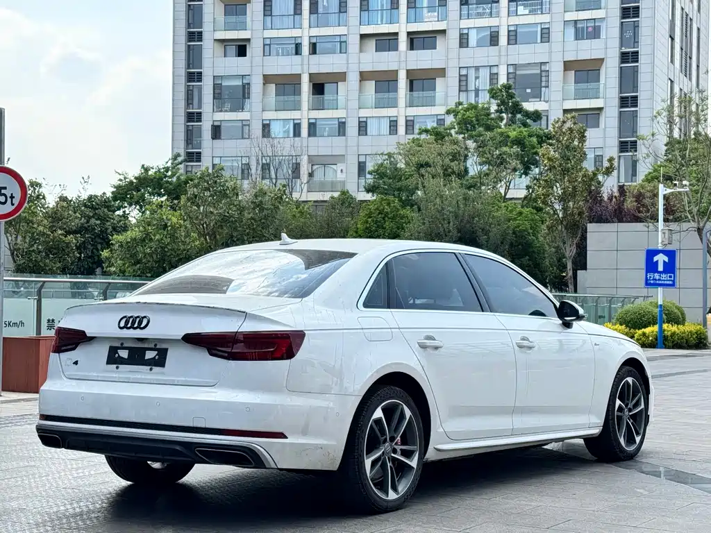 Audi A4L 2019