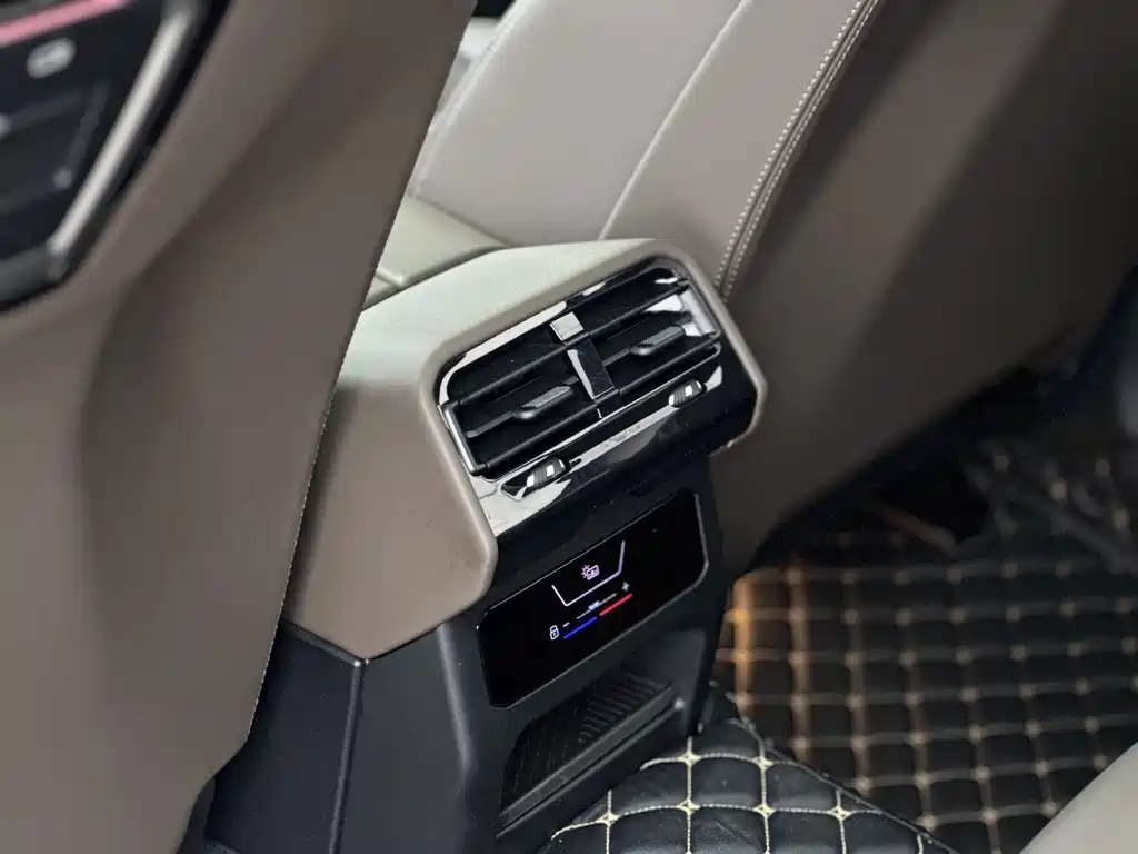 BMW 5 Series 2024 — фото 12