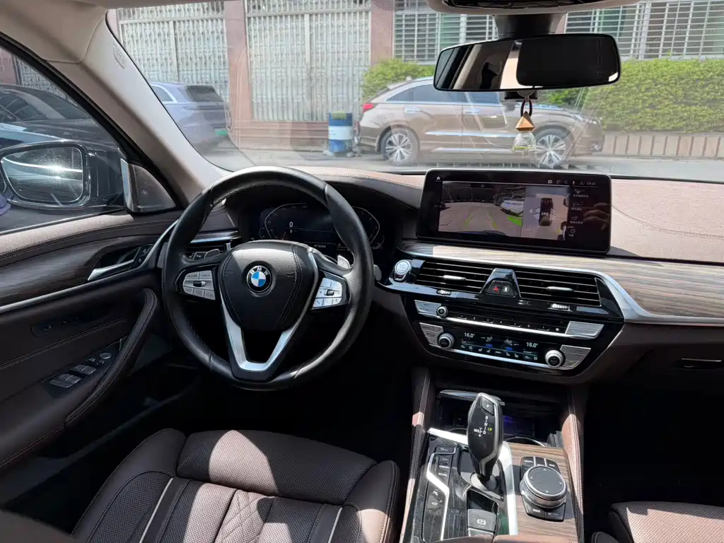 BMW 5 Series 2020 — фото 19