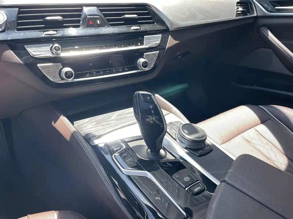 BMW 5 Series 2021 — фото 18