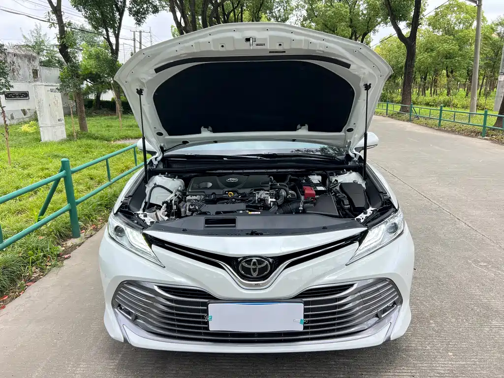 Toyota Camry 2019 — фото 10