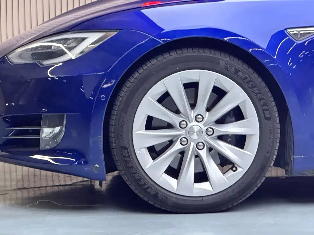 Tesla Model S 2016 — фото 13
