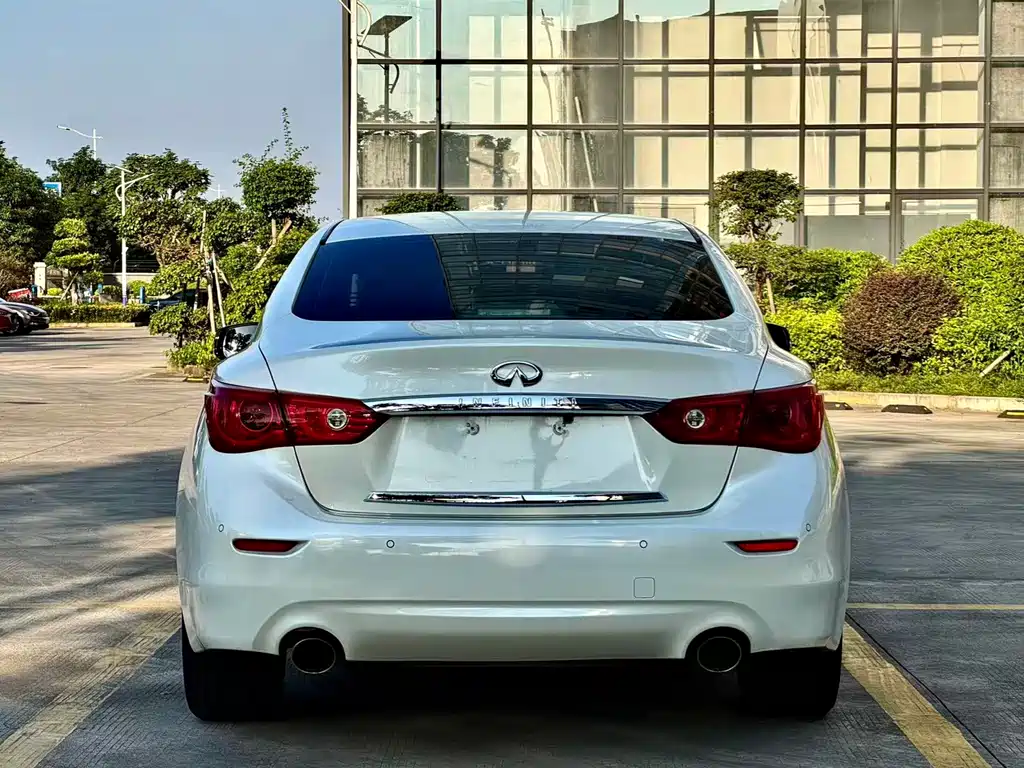 Infiniti Q50L 2015 — фото 8