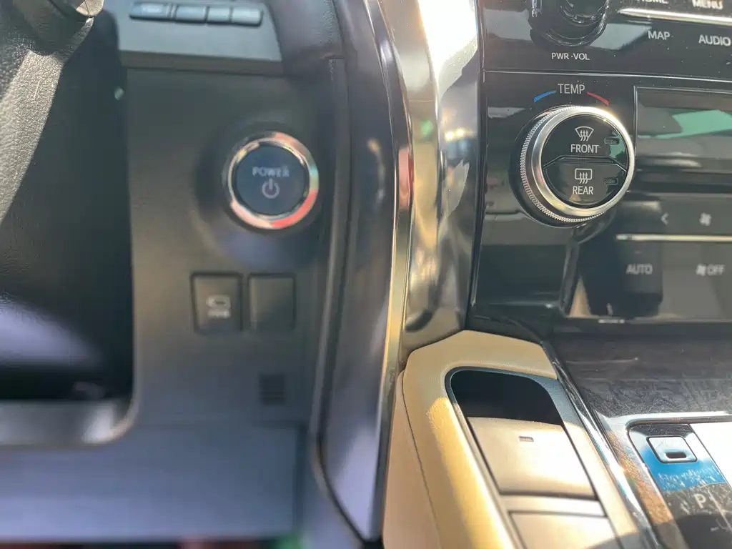 Toyota Alphard 2022 — фото 14