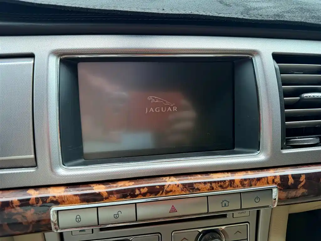 Jaguar XF 2008 — фото 20