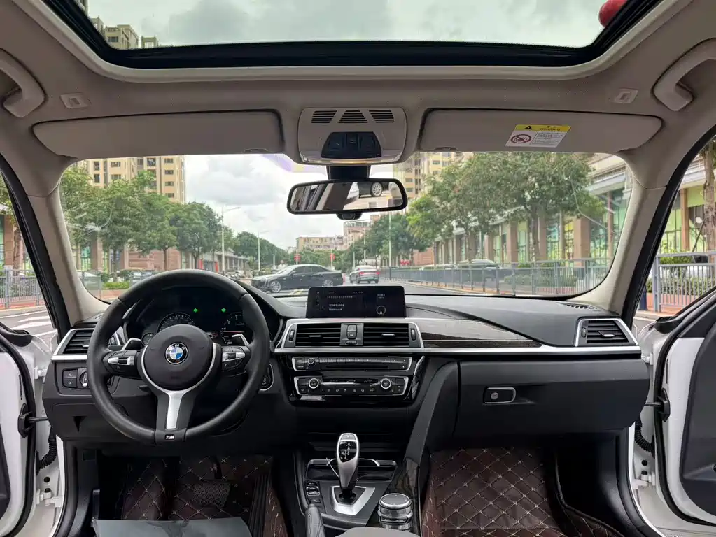 BMW 3 Series 2019 — фото 12