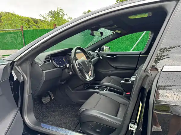 Tesla Model S 2018