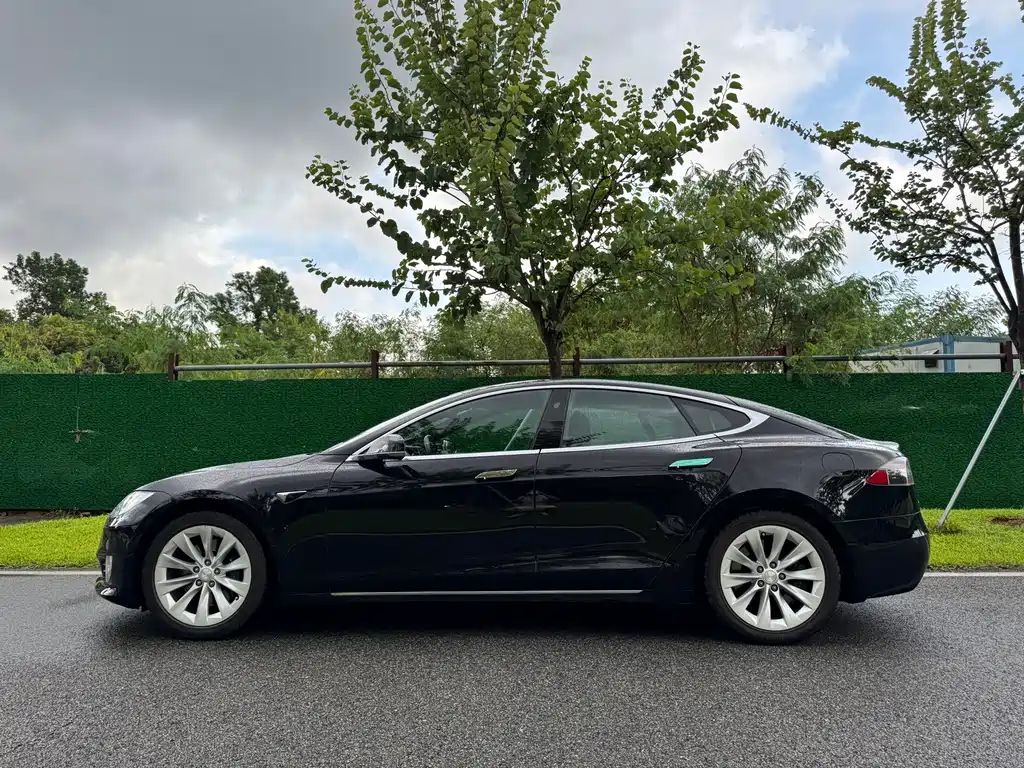Tesla Model S 2018 — фото 12