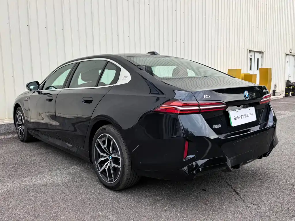BMW i5 2025 — фото 10