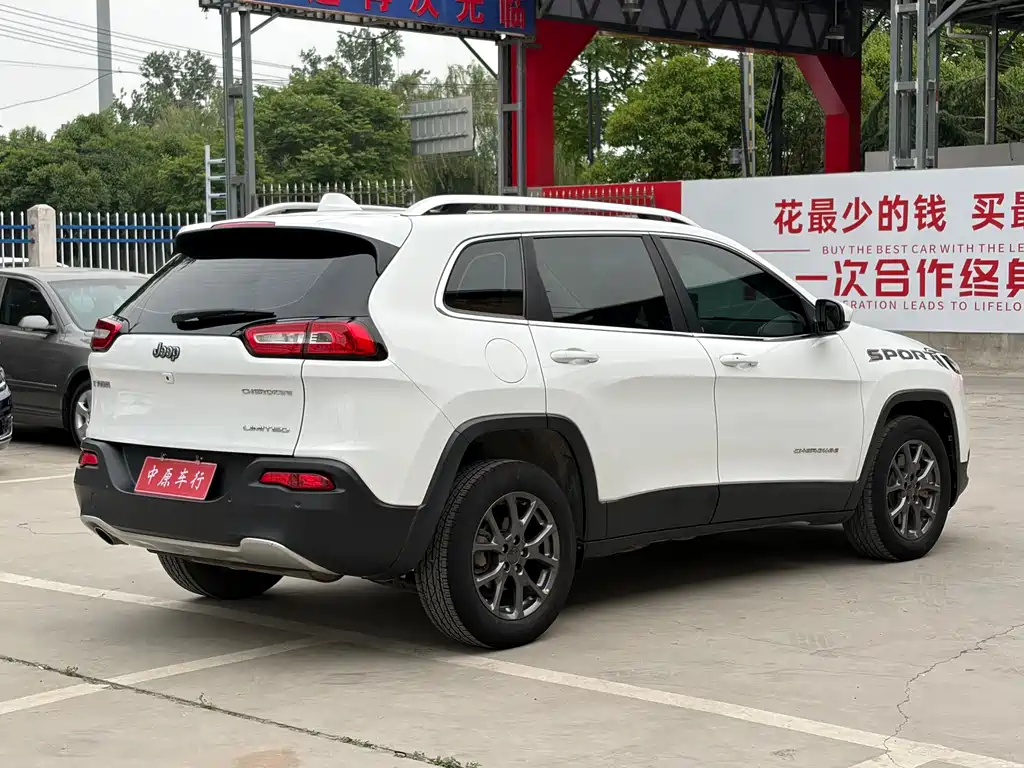 Jeep Cherokee 2021 — фото 17