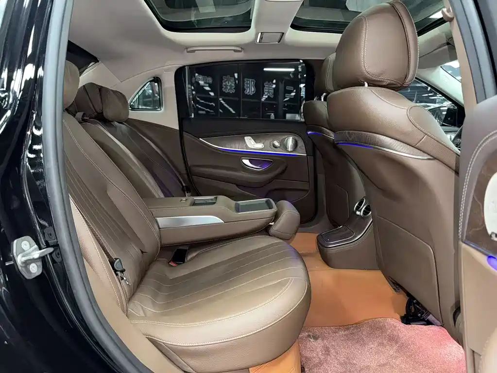 Mercedes-Benz E-Class 2022 — фото 11