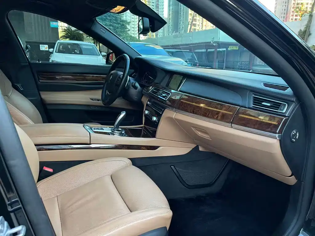 BMW 7 Series 2016 — фото 6