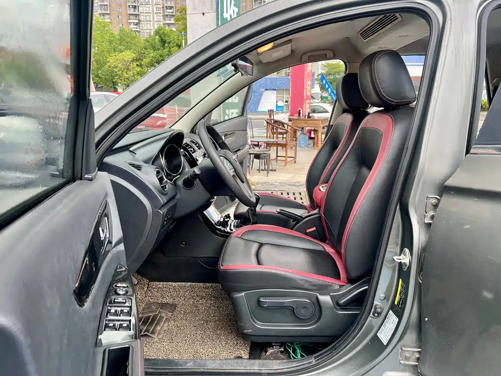 BAIC Huansu S3 2015 — фото 13