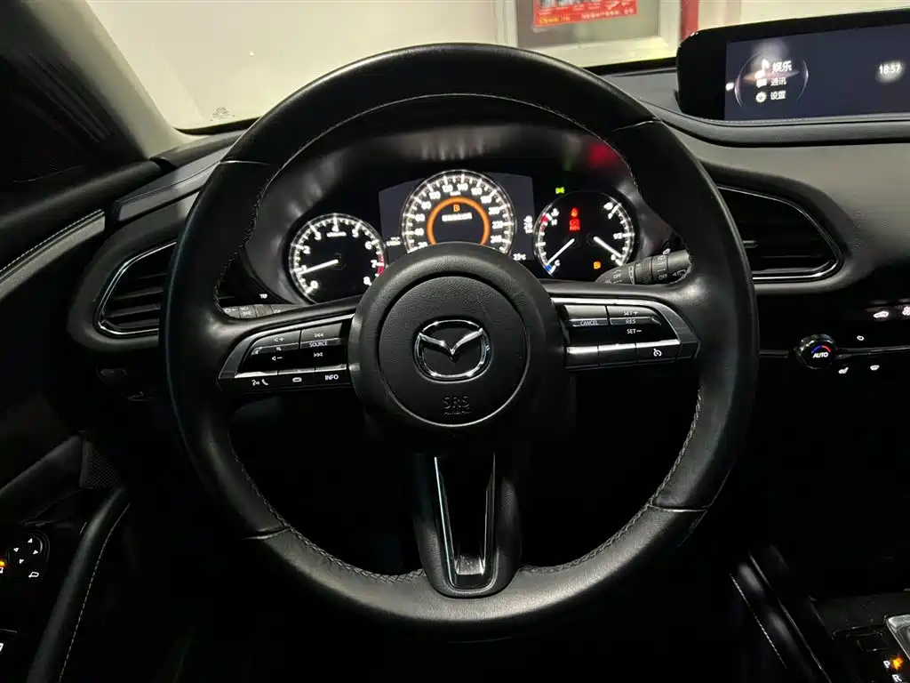Mazda CX-30 2022 — фото 12