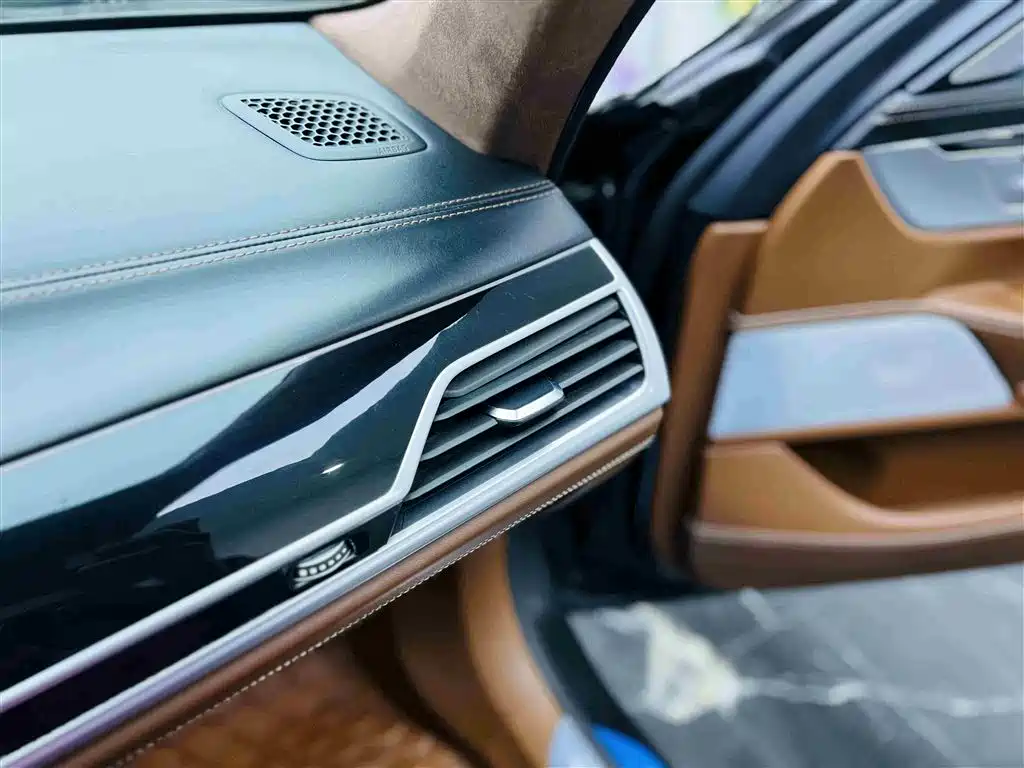 BMW 7 Series 2018 — фото 10