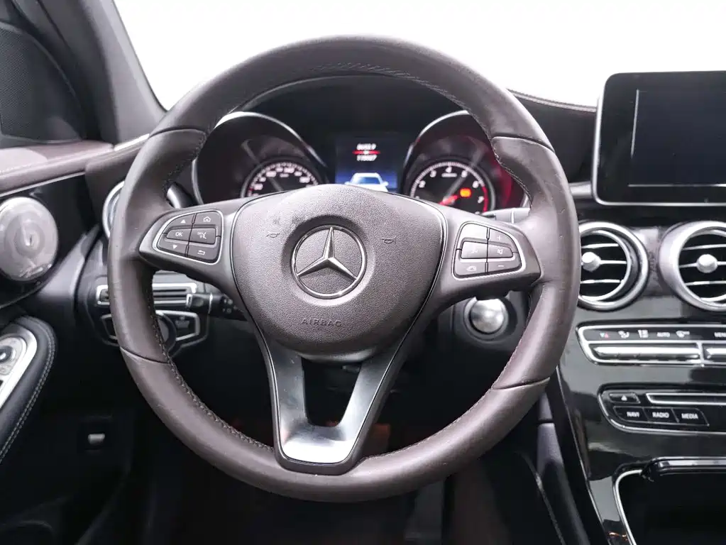 Mercedes-Benz GLC 2017 — фото 16