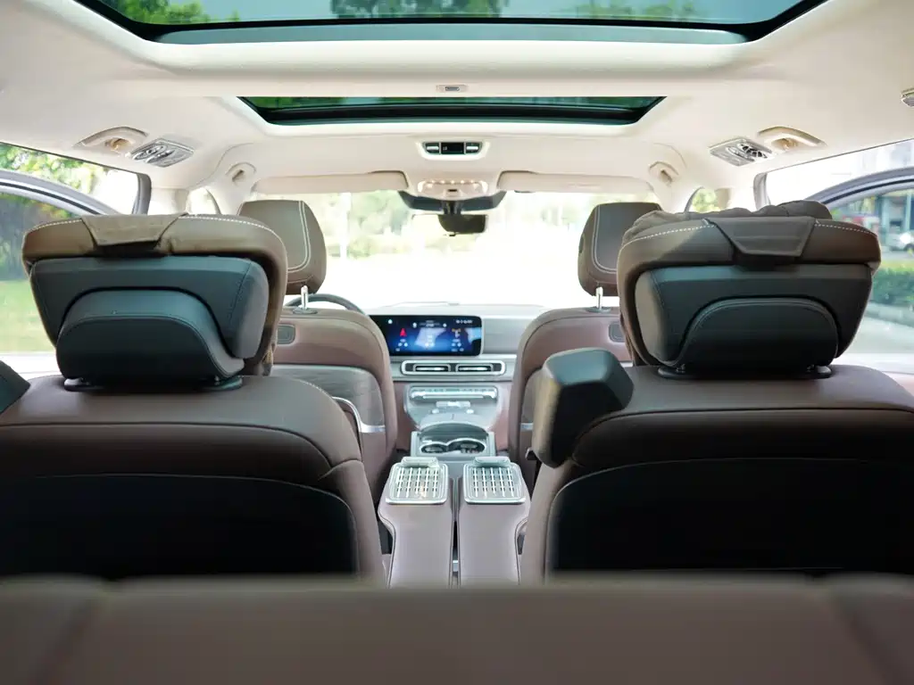 Mercedes-Benz V-Class 2024 — фото 16