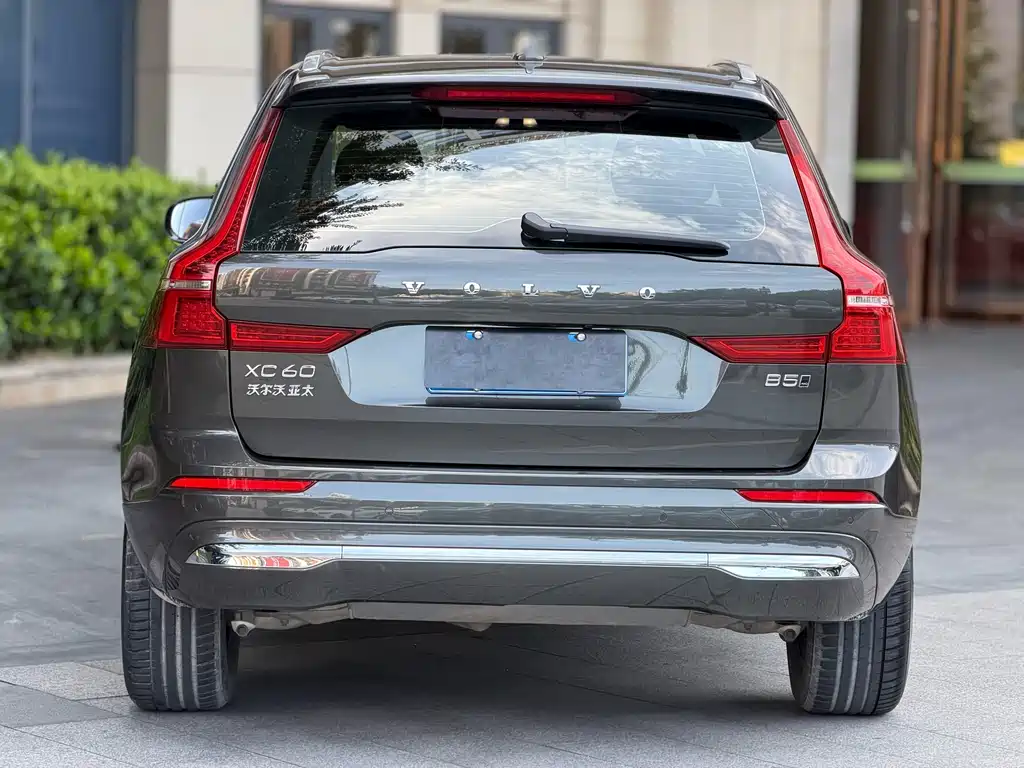 Volvo XC60 2022 — фото 9