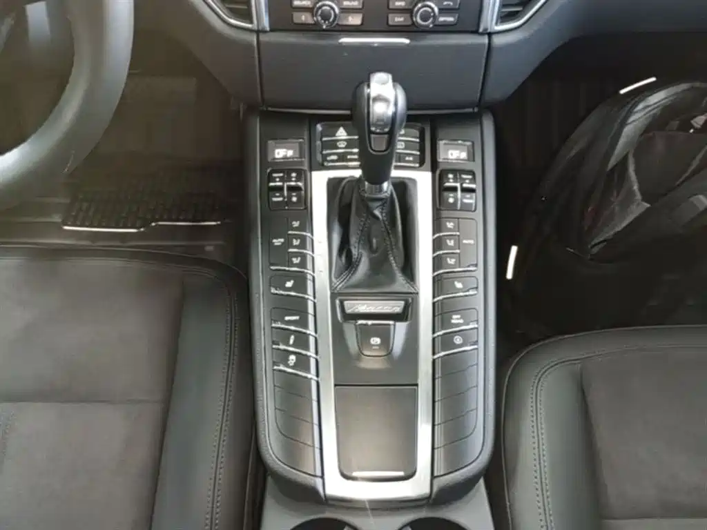 Porsche Macan 2015 — фото 14