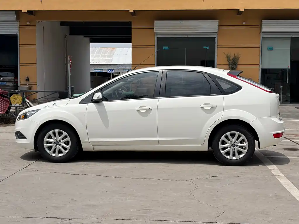Ford Focus 2014 — фото 15