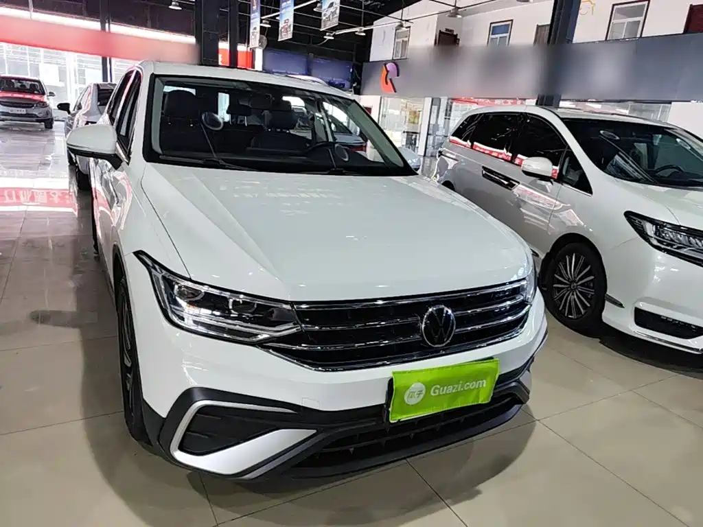 Volkswagen Tiguan L 2023 — фото 3