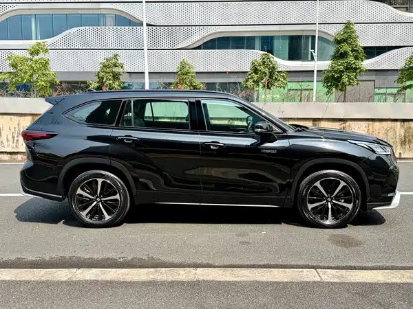 Toyota Crown Kluger 2024
