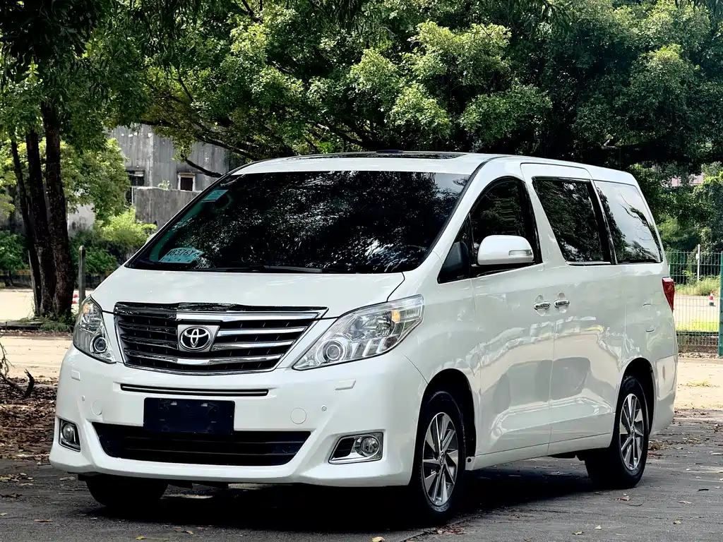 Toyota Alphard 2015 — фото 1