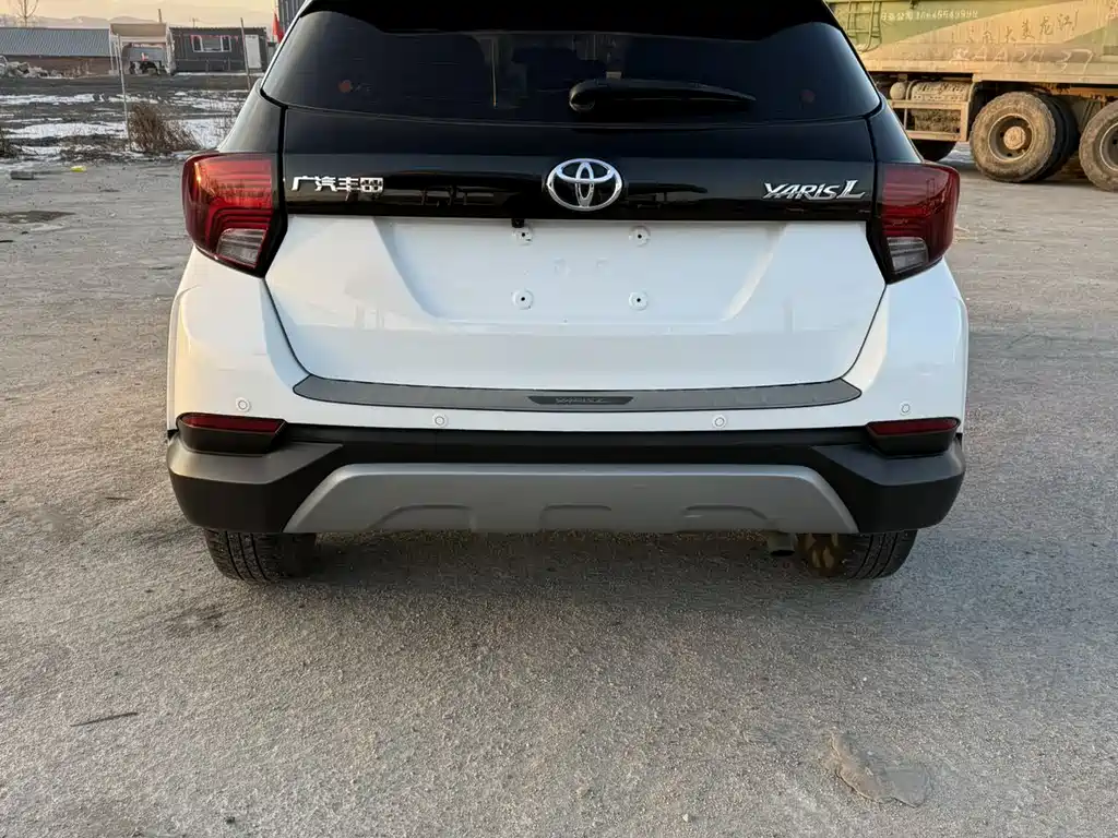 Toyota Yaris L 2022 — фото 5