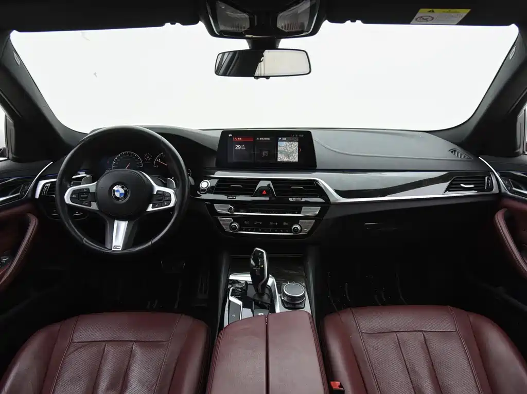 BMW 5 Series 2019 — фото 11