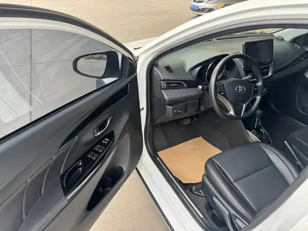 Toyota Yaris L 2022
