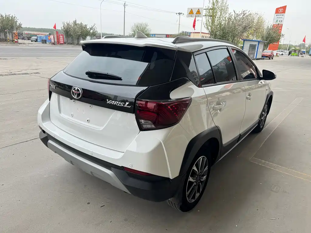 Toyota Yaris L 2023 — фото 16