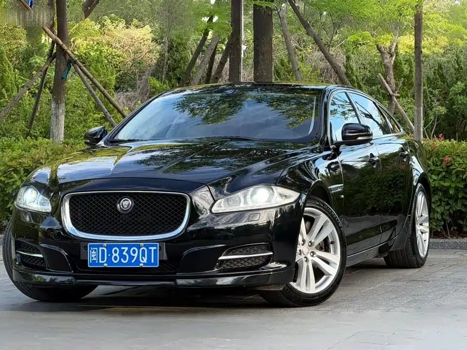Jaguar XJ 2012 — фото 1