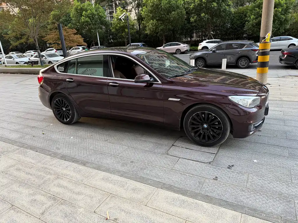 BMW 5 Series GT 2015 — фото 15
