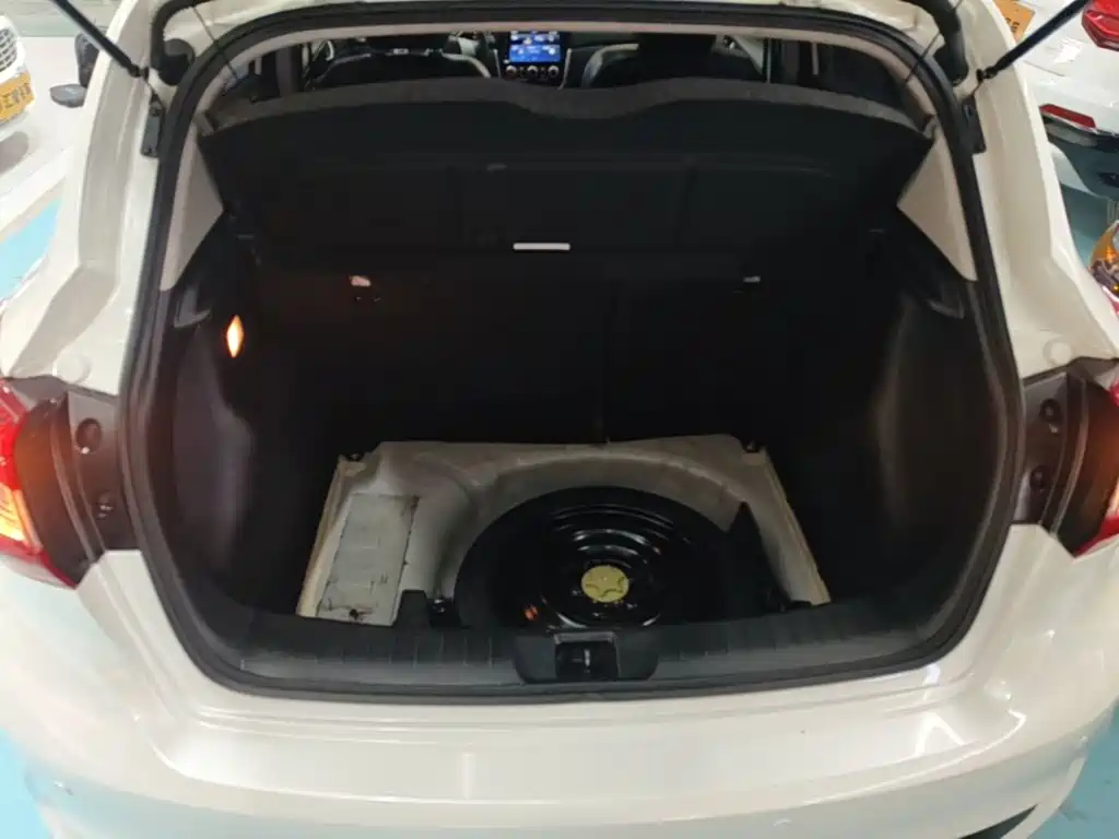 Nissan Tiida 2019 — фото 19