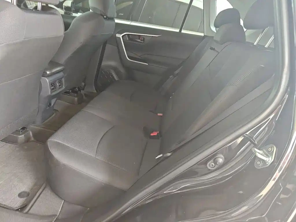 Toyota RAV4 2025 — фото 17