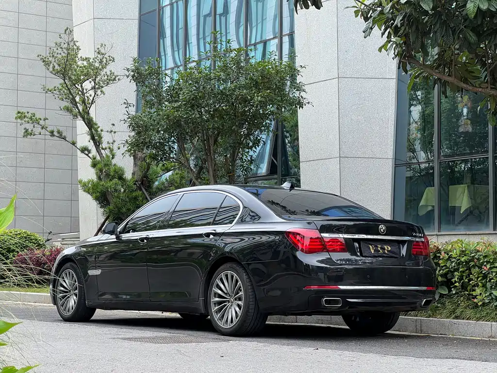 BMW 7 Series 2014 — фото 12