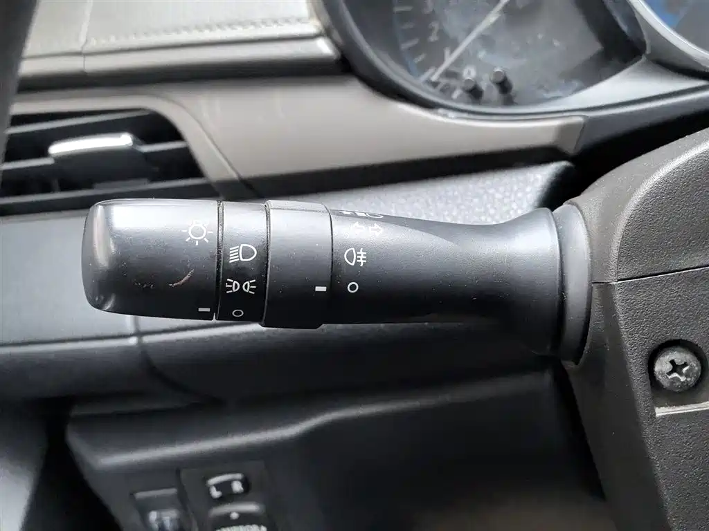 Toyota Yaris L 2015 — фото 21