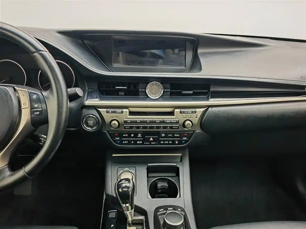 Lexus ES 2014 — фото 12