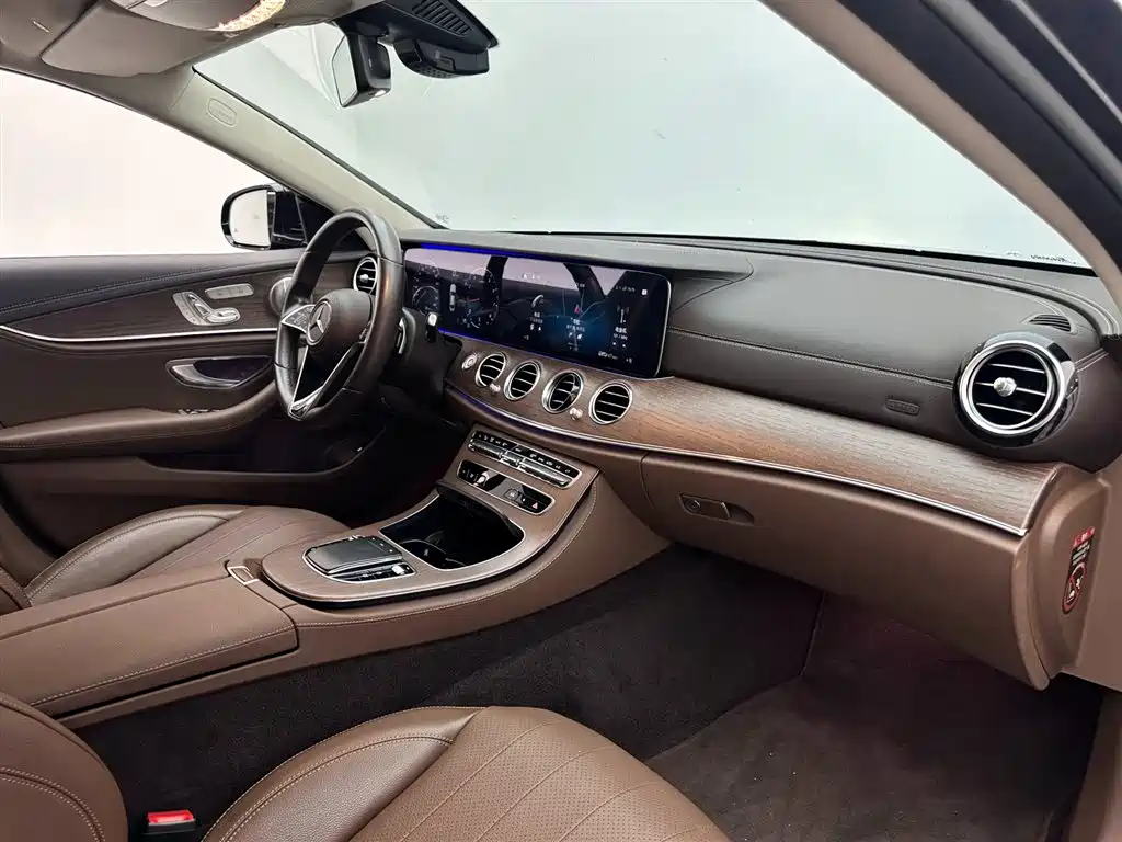 Mercedes-Benz E-Class 2021 — фото 11