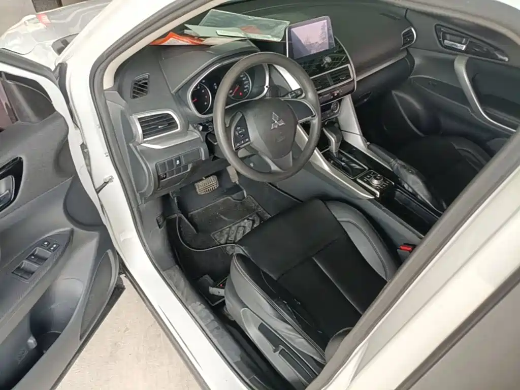 Mitsubishi Eclipse Cross 2019 — фото 16