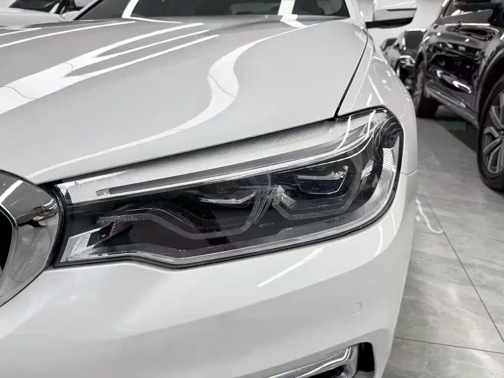 BMW 5 Series 2018 — фото 24