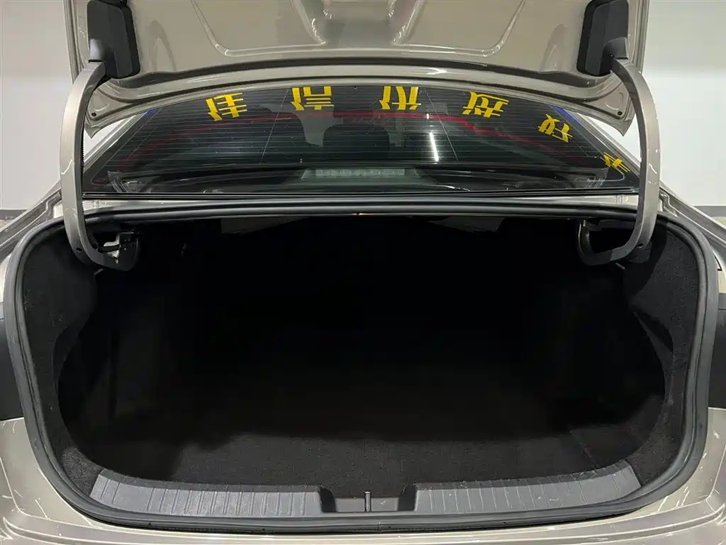Volkswagen Sagitar 2022