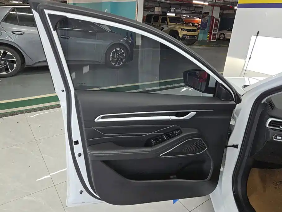 Geely Emgrand 2023