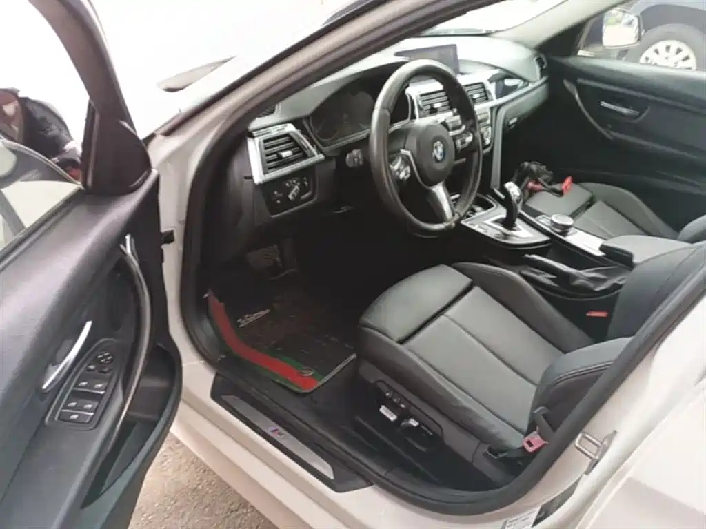 BMW 3 Series 2017 — фото 16